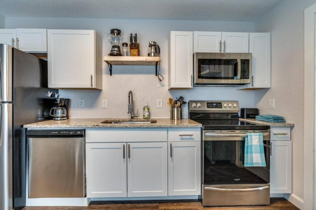 Cortez Gardens Cottage 15, Renovated And Close To Beach, 3-Bed, 2-Bath 10 People Bradenton Buitenkant foto